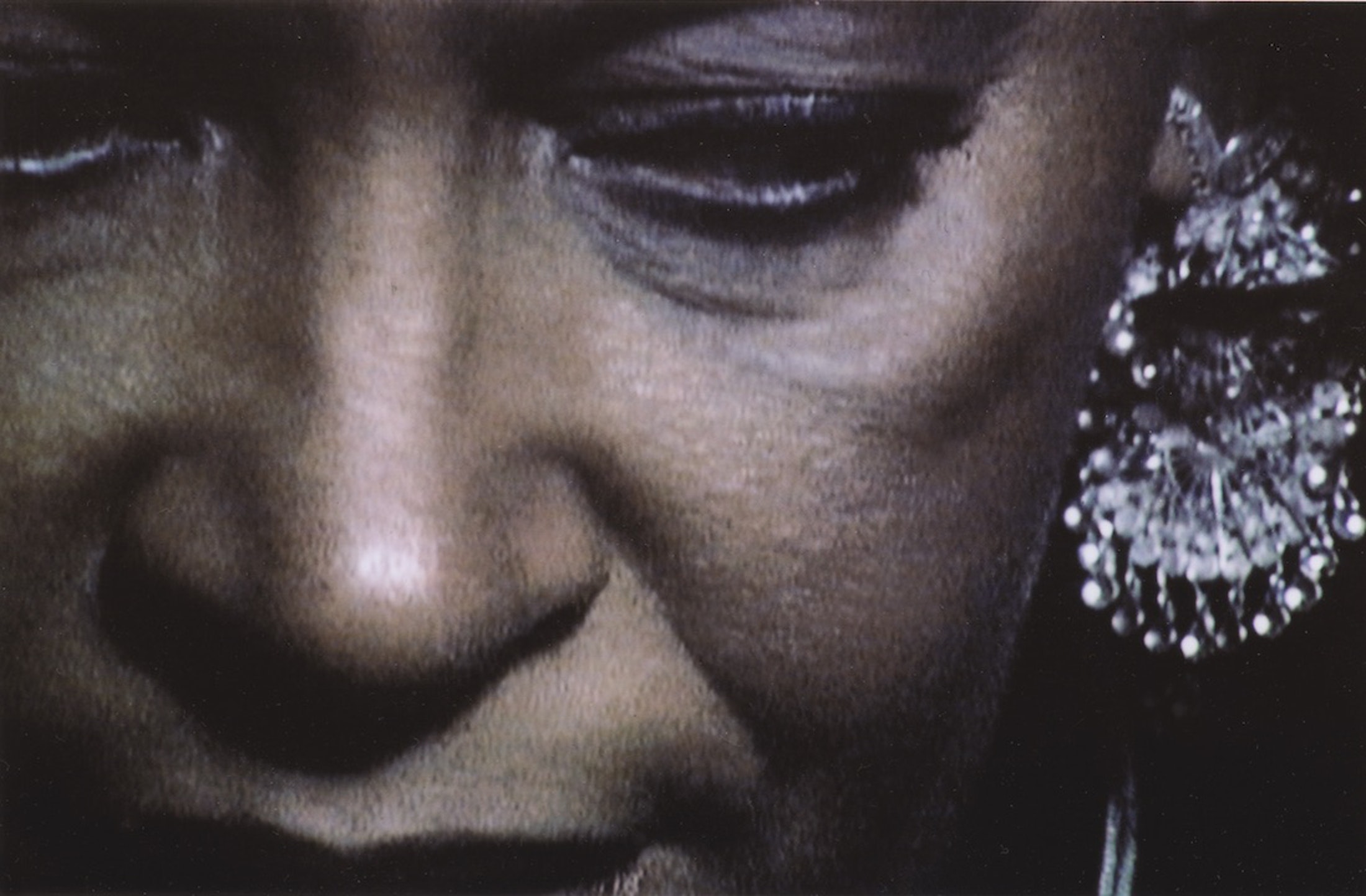 Carrie Mae Weems, Coming Up for Air, 2003-2004. Vídeo. 51 min, 34 seg. © Carrie Mae Weems. Cortesía del artista y Jack Shainman Gallery, Nueva York. La colección de Eileen Harris Norton. Foto: Charles White.