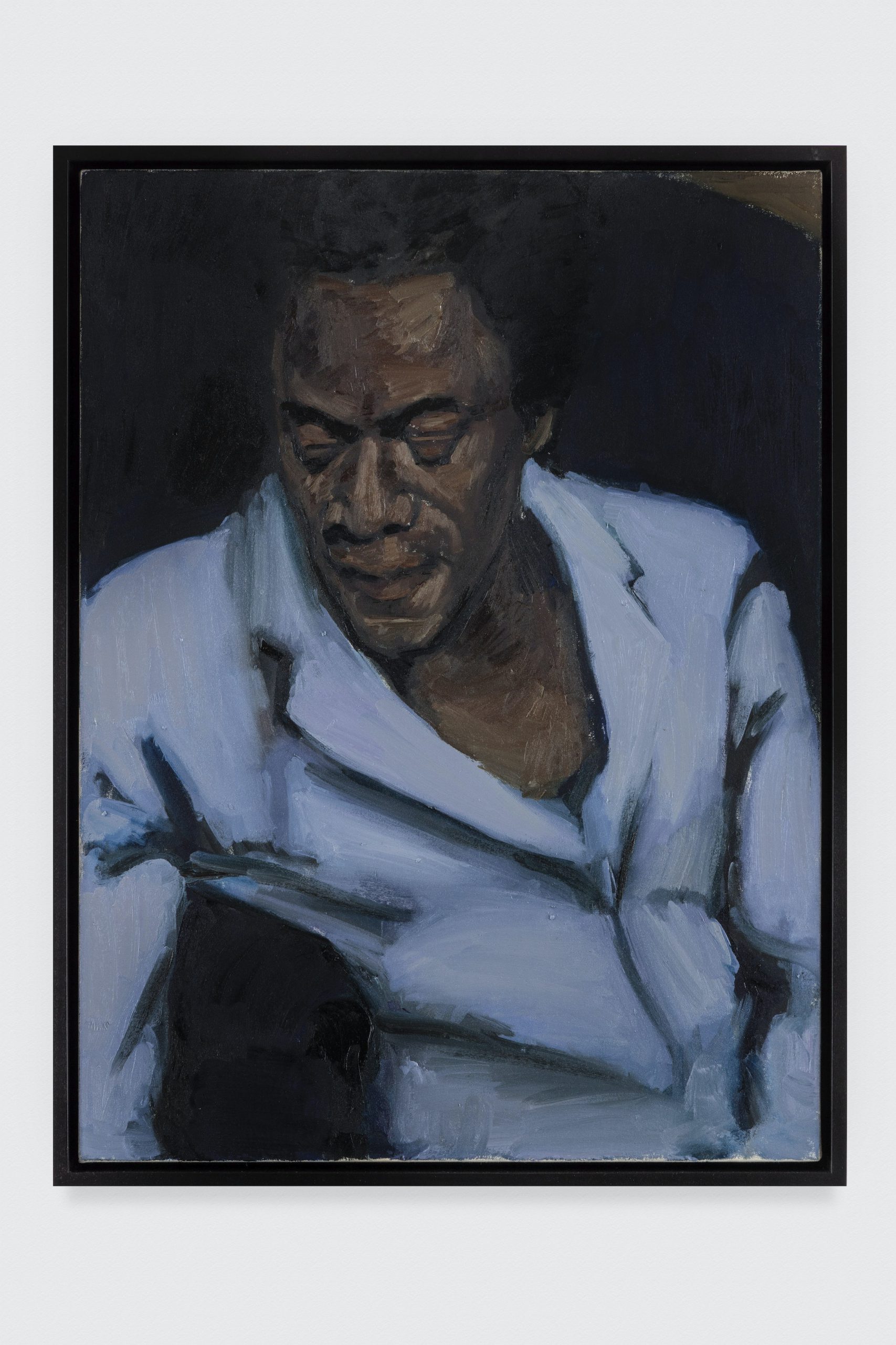 Lynette Yiadom-Boakye。 Carpal Tunneller，2013 年。布面油画。 31 1/2 x 23 5/8 英寸。 © Lynette Yiadom-Boakye。由艺术家、纽约 Jack Shainman 画廊和伦敦 Corvi-Mora 提供。艾琳哈里斯诺顿收藏。照片：查尔斯·怀特。