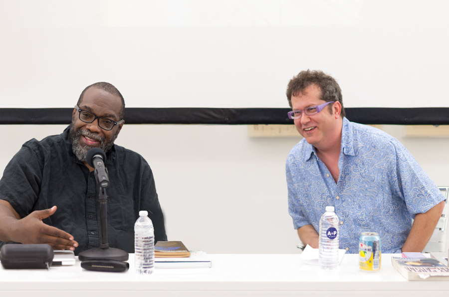 对话中：Fred Moten 和 Pat Thomas 在 Art + Practice。洛杉矶。 2015 年 4 月 16 日。摄影：Elon Schoenholz。