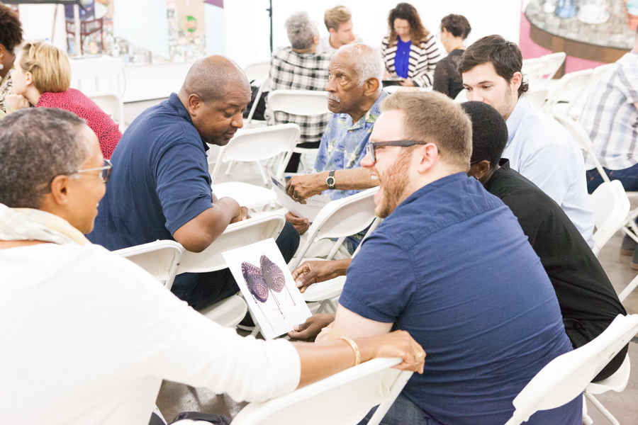 Kenyatta AC Hinkle: Navegando Ain'tness: Explorando el Archivo Kentifrica en Art + Practice. Los Angeles. 8 de octubre de 2015. Foto de Elon Schoenholz.