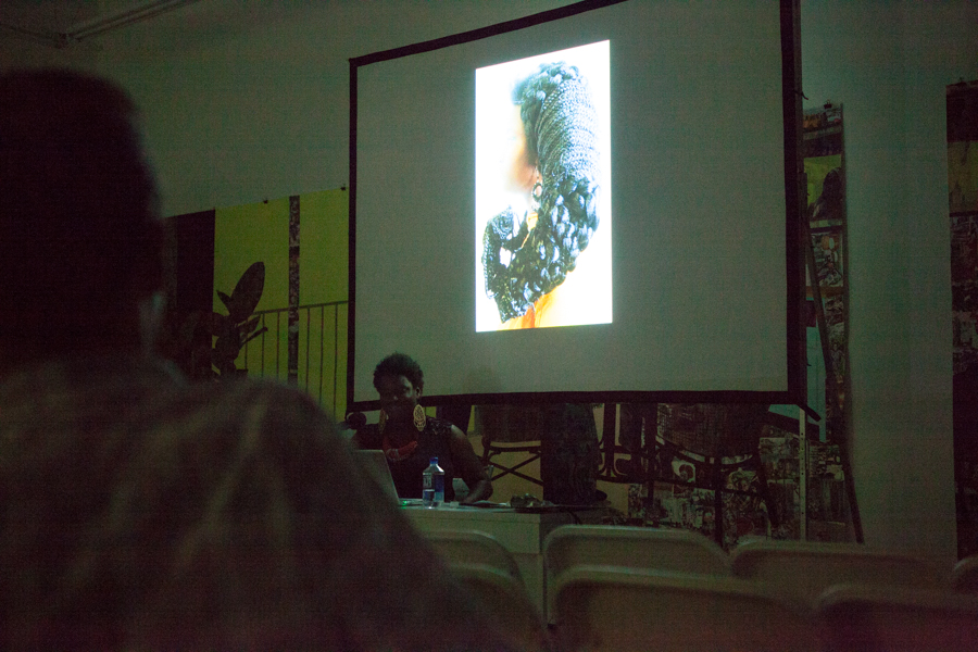 Kenyatta AC Hinkle: Navegando Ain'tness: Explorando el Archivo Kentifrica en Art + Practice. Los Angeles. 8 de octubre de 2015. Foto de Elon Schoenholz.